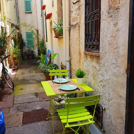 Superbe Souplex Plein Coeur Vieille Appartement *